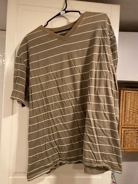 Faded glory Men's Olive Green Striped V-Neck Shirt size 2XL 3:29